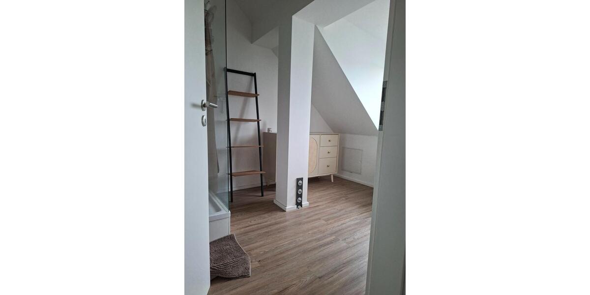 Dachgeschoßwohnung Augsburg Lechhausen - 3 Zimmer, 96 m&sup2;, 1.250&euro; | Angebot:26636175