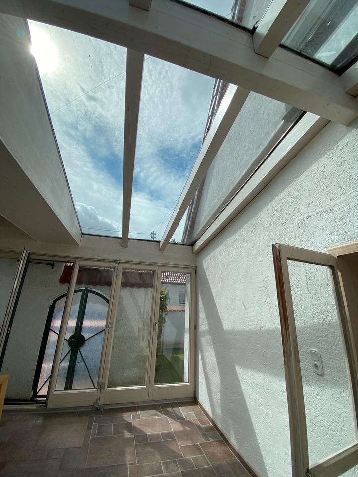 Haus mit 2,5 Zimmern, Wintergarten und Garten zu vermieten