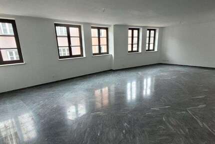 Wohnung Augsburg - 3 Zimmer, 152 m&sup2;, 1.750&euro; | Angebot:25571060