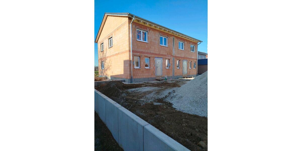 Doppelhaushälfte Wertingen - 4.5 Zimmer, 124 m&sup2;, 1.700&euro; | Angebot:24733397