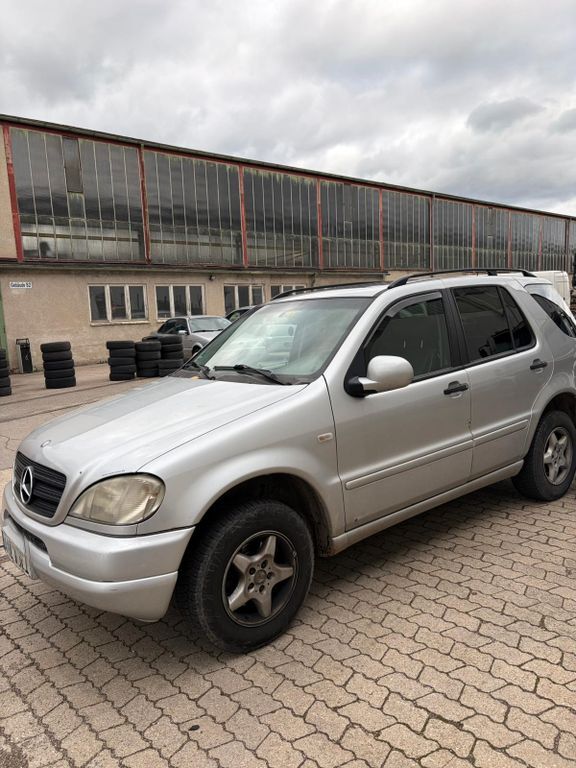 Mercedes-Benz ML 320 277.000 km 5.250 € Kissing 86438
