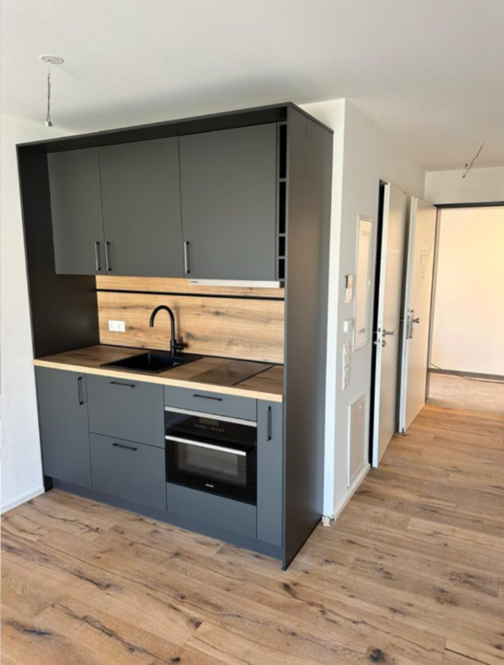 Vermiete Neubau-Apartments mit Einbauküche und Balkon
