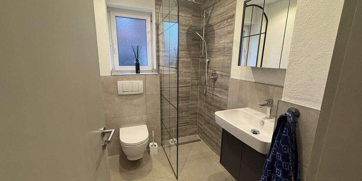 Ein-Zweifamilienhaus mit sonnigem Garten: frisch saniert & Ausbaupotenzial 7 zimmer