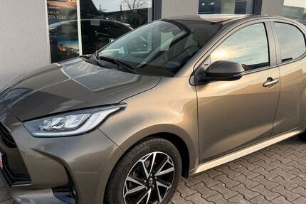 Toyota Yaris 27.199 km 17.889 &euro; Königsbrunn / Augsburg 86343