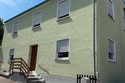 Haus mit Garage, großem Balkon und Garten zu vermieten