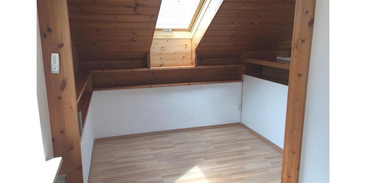 Dachgeschoßwohnung Untermeitingen - 3 Zimmer, 98 m&sup2;, 850&euro; | Angebot:26615844