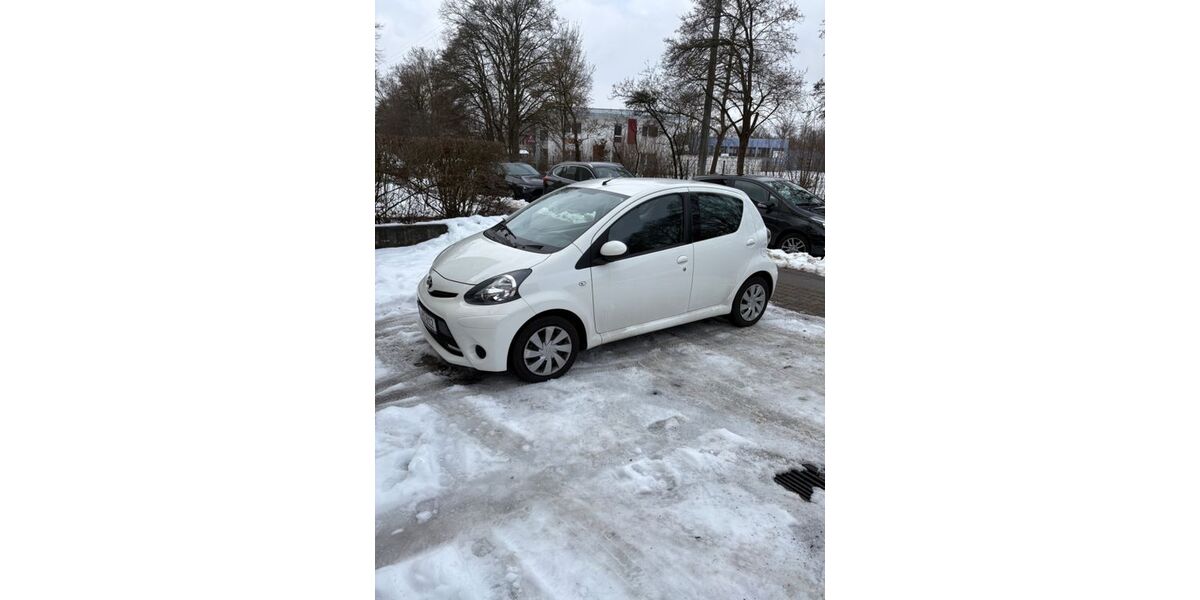 Toyota Aygo (X) 79.000 km 5.800 &euro; Augsburg 86169