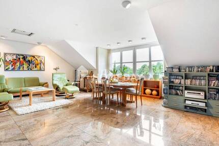 Hochwertige Dachgeschoßwohnung mit Dachboden und Doppelgarage (optional) in Top Lage