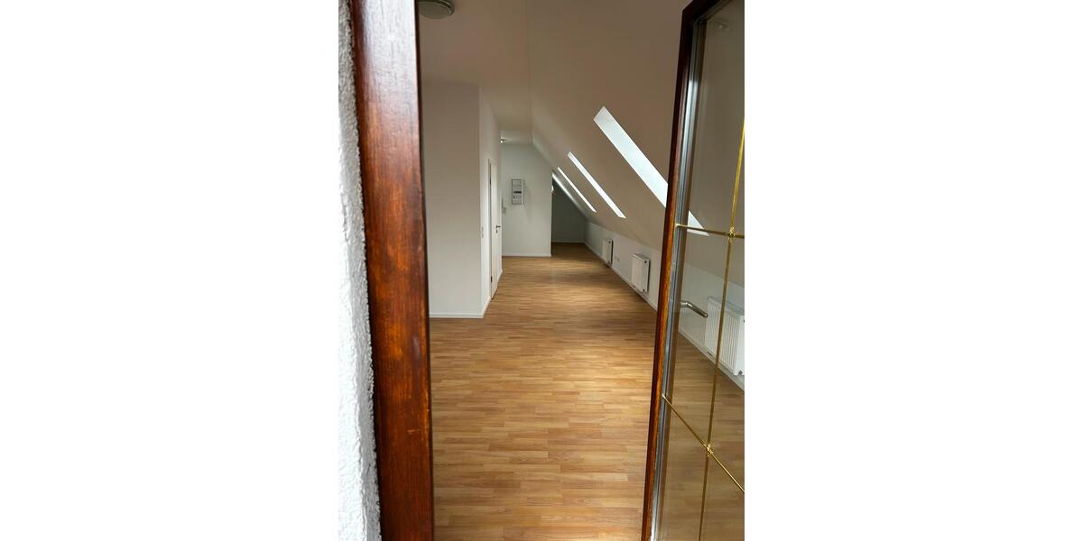 Dachgeschoßwohnung Kissing - 1 Zimmer, 50 m&sup2;, 690&euro; | Angebot:26097086