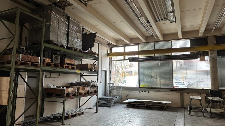 Großzügige Halle Lager ca. 500qm inkl. Meisterbüro zimmer