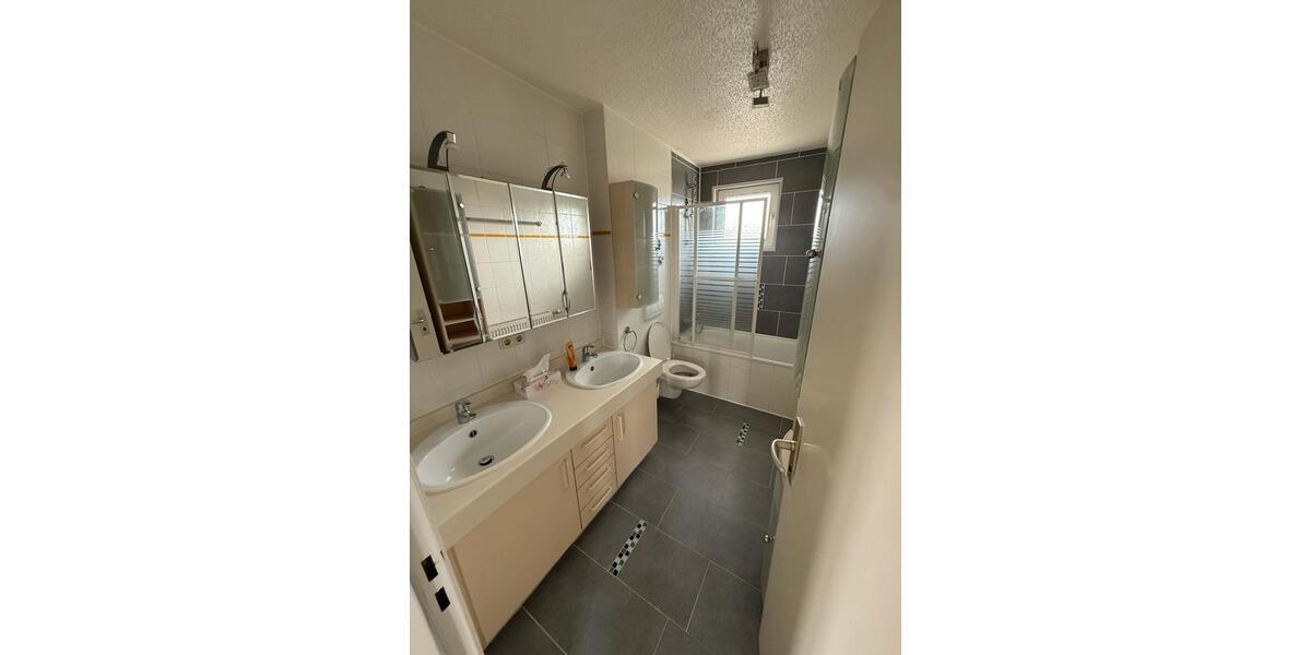 Dachgeschoßwohnung Augsburg Pfersee - 3 Zimmer, 78 m&sup2;, 1.300&euro; | Angebot:26640901