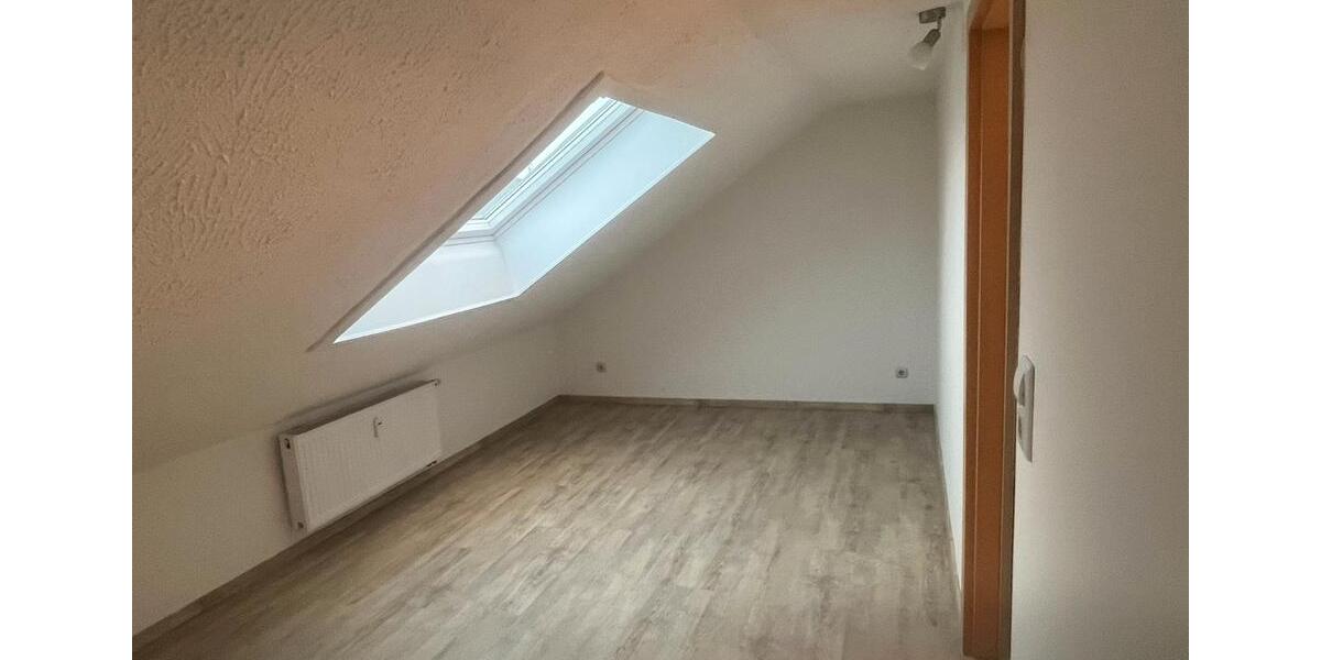 Dachgeschoßwohnung Untermeitingen - 3 Zimmer, 80 m&sup2;, 800&euro; | Angebot:26459645