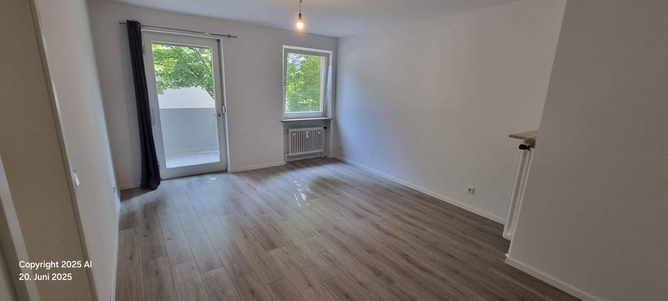 FREIE ! 2 ZKB Wohnung mit Balkon, Aufzug, NEUE EBK, 1.OG NEU SAN. 2 zimmer