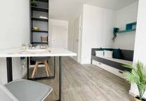 Modern möbliertes 1 Zimmer Apartment mit Balkon, W-Lan und TG-Stellplatz