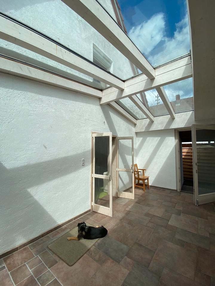 Haus mit 2,5 Zimmern, Wintergarten und Garten zu vermieten