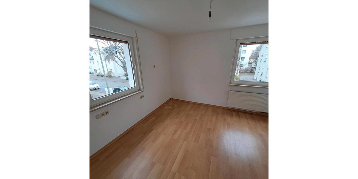Etagenwohnung Augsburg Lechhausen - 4 Zimmer, 90 m&sup2;, 1.200&euro; | Angebot:26327181