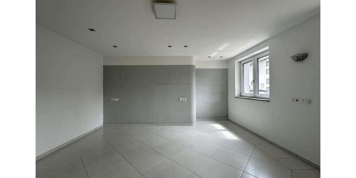 Erdgeschoßwohnung Friedberg - 3 Zimmer, 126 m&sup2;, 1.950&euro; | Angebot:26648210