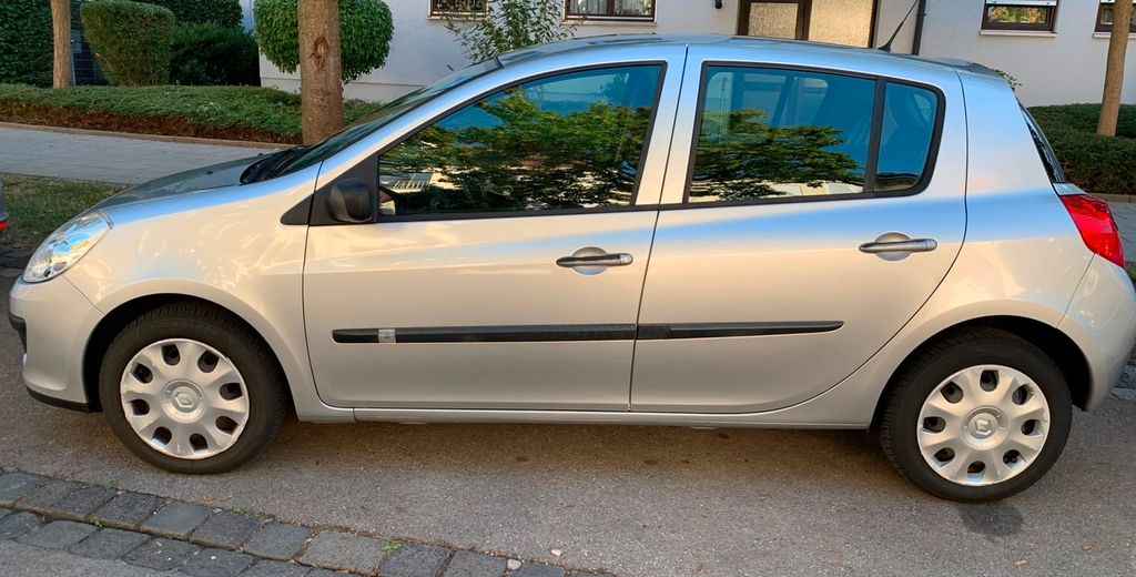 Renault Clio 132.000 km 2.599 &euro; Augsburg 86159