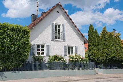 Schönes Einfamilienhaus mit Pool und schönem Garten
